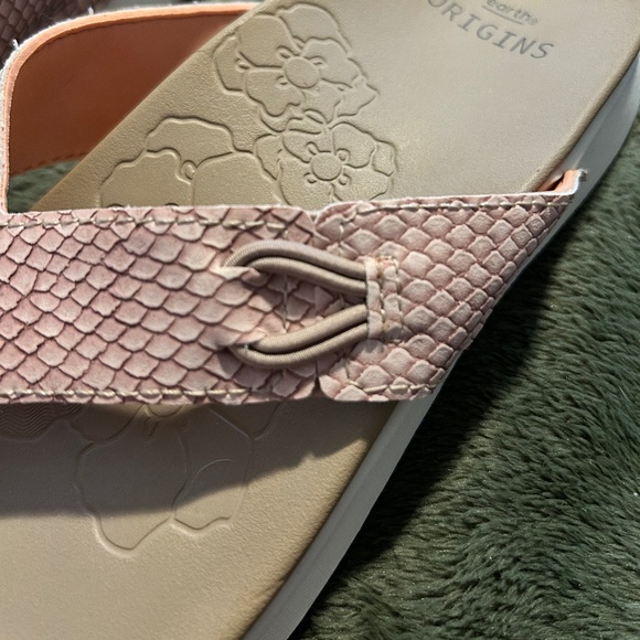 Earth Origins Thong Sandals - Picture 3 of 5